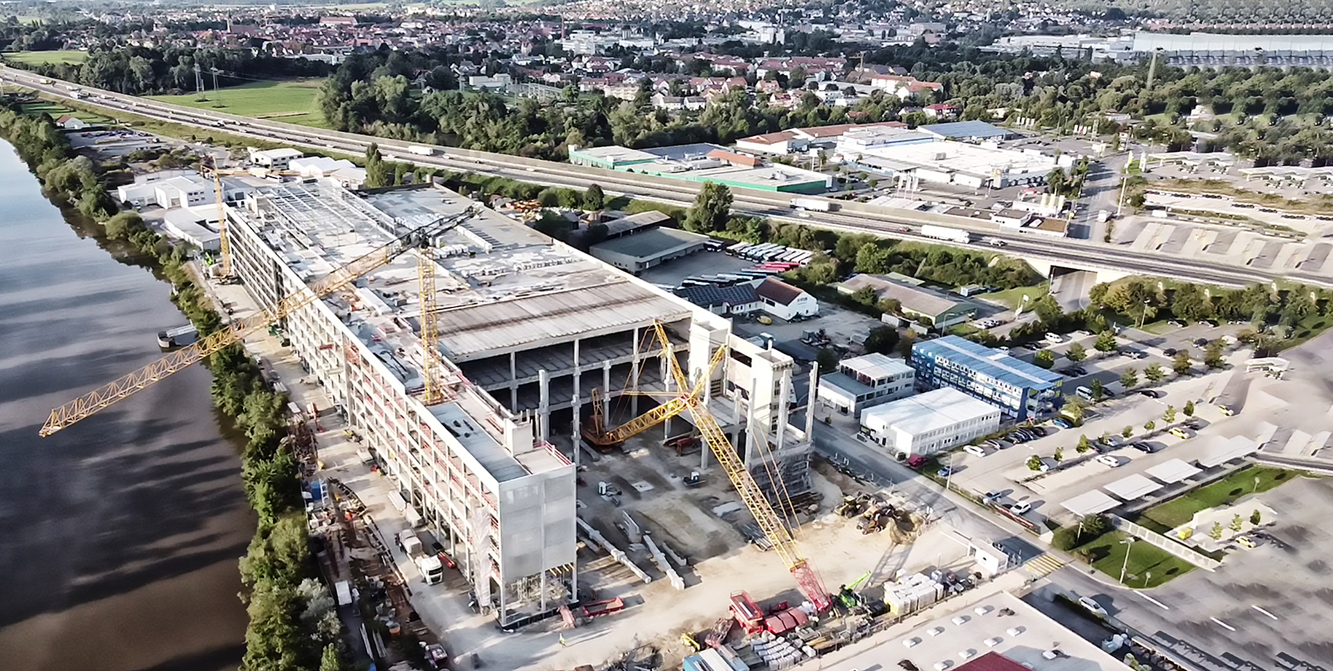 Produktions- und Bürogebäude